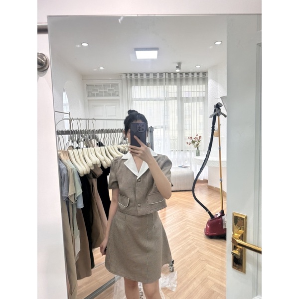 Set bộ răng sói áo phối cổ ve sang chảnh
