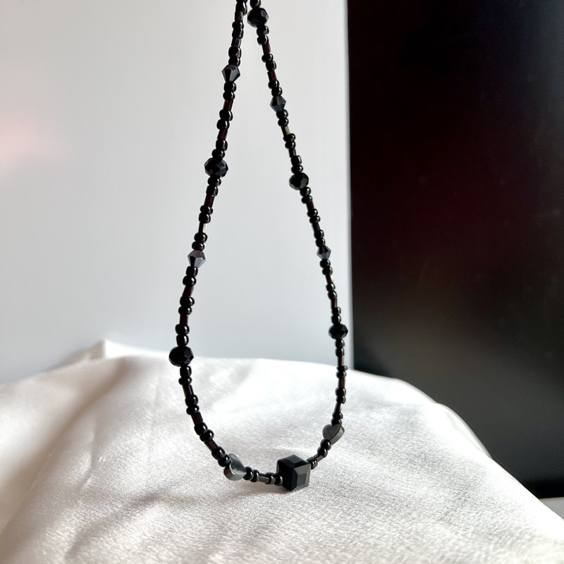 Vòng cổ choker mix hạt đen