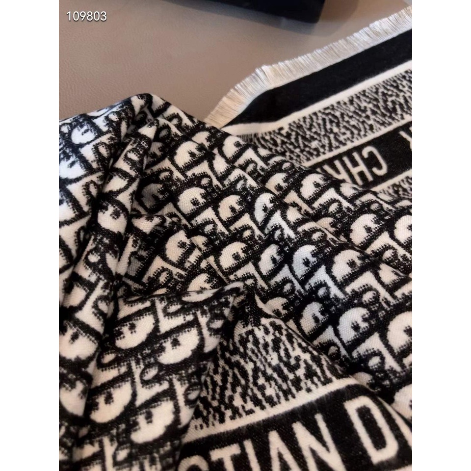 Khăn choàng Dạ Vuông Di-Or Cao Cấp 140x140. hình ảnh chụp thật