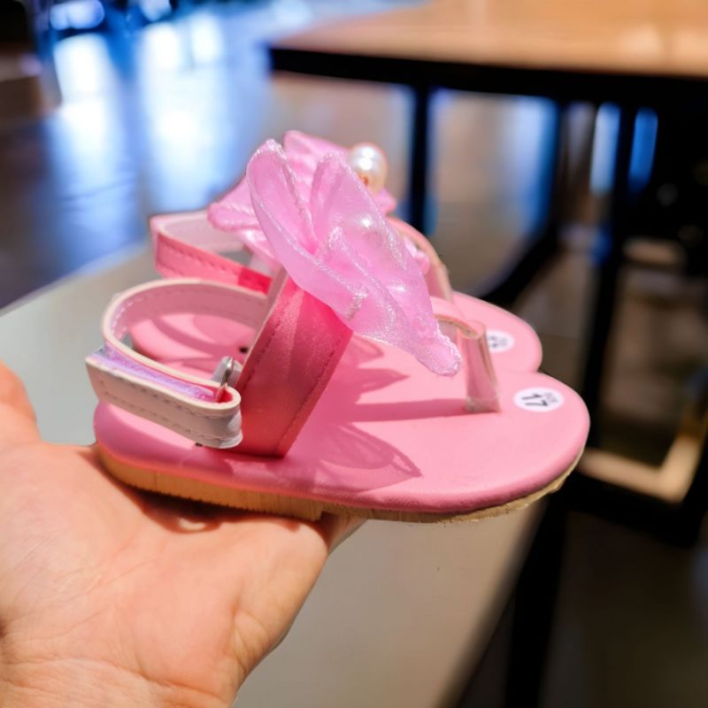 Giày xỏ ngón có quai dán cho bé gái dễ thương hai màu hồng trắng