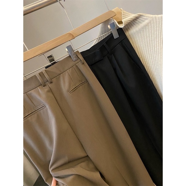 Quần xuông đen dáng rộng