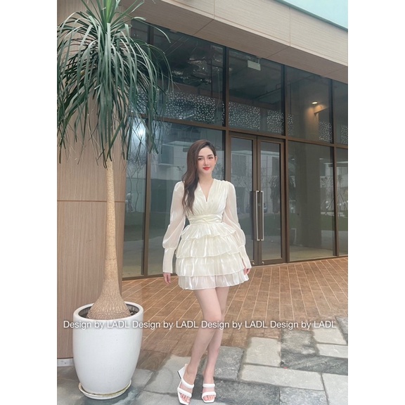 Đầm dáng xoè tầng voan tơ cổ V chiết eo