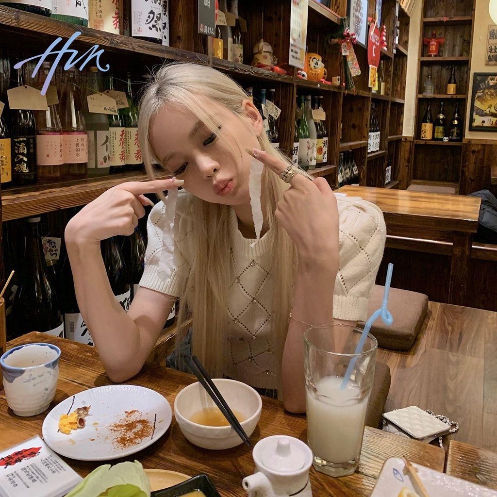 Áo Sweater Tay Phồng Ngắn Họa Tiết Kẻ Sọc Đính Kim Cương Thời Trang Mùa Xuân Mới 2023