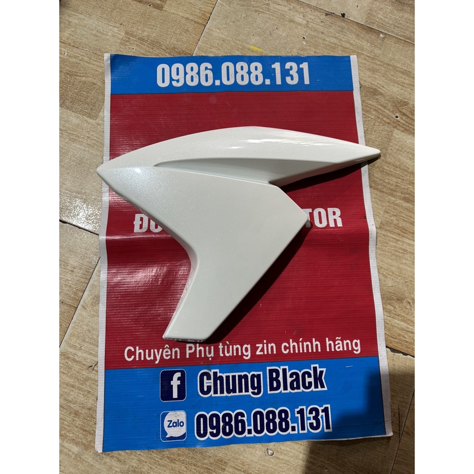 Cánh yếm trái trắng FZ150i zin chính hãng yamaha