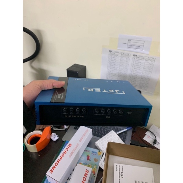 Âm ly Karaoke kèm míc cắm rắc Zin trên ô tô