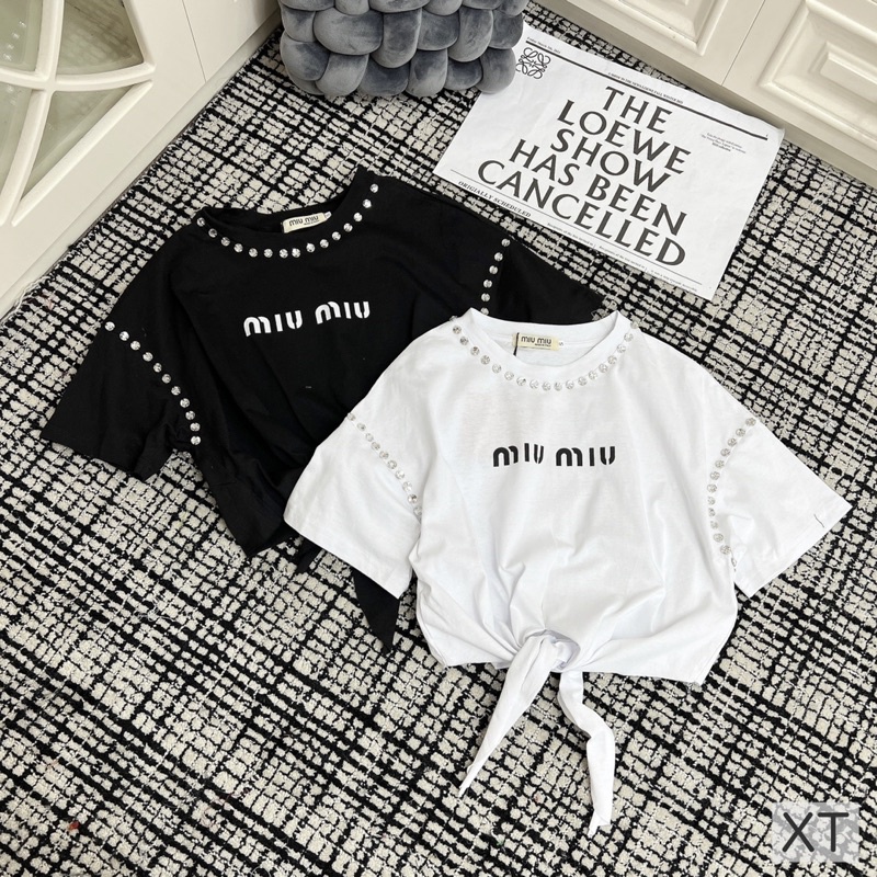 Áo thun croptop buộc eo miumiu đính đá