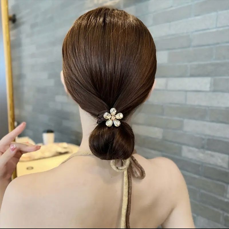 Buộc tóc đá xinh