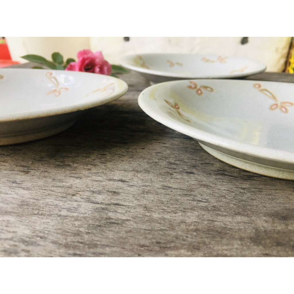 GỐM NHẬT - ĐĨA MỘC TRÒN KHẮC HỌA TIẾT XINH XẮN