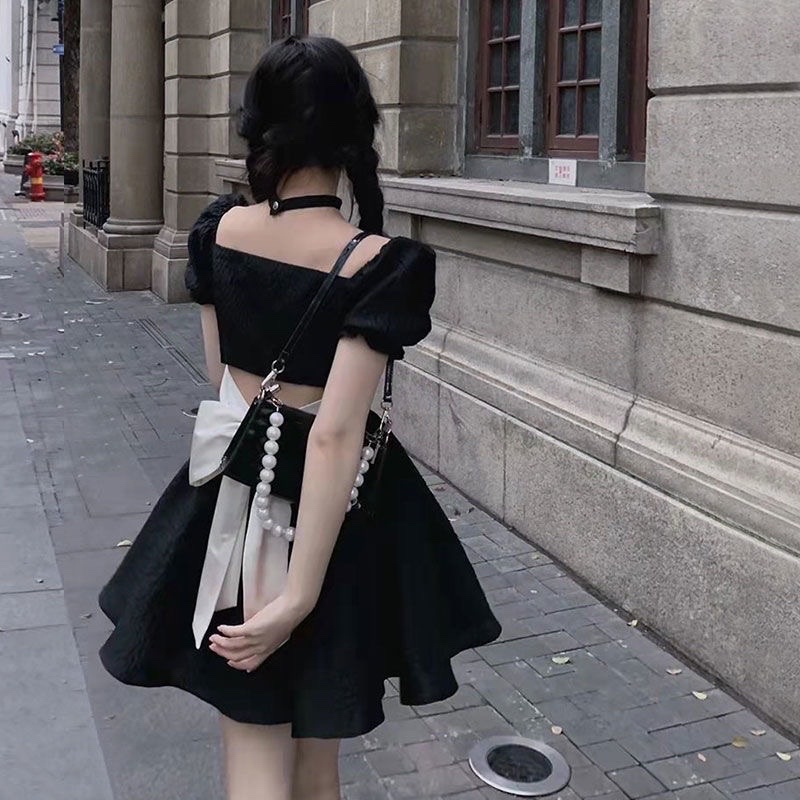 Váy xoè baby doll đen thắt nơ lưng tay phồng , đầm cổ vuông trễ vai bèo nhún điệu đà xinh xắn phong cách pháp-hàn