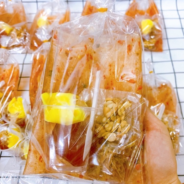 Bánh tráng me bơ hành phi