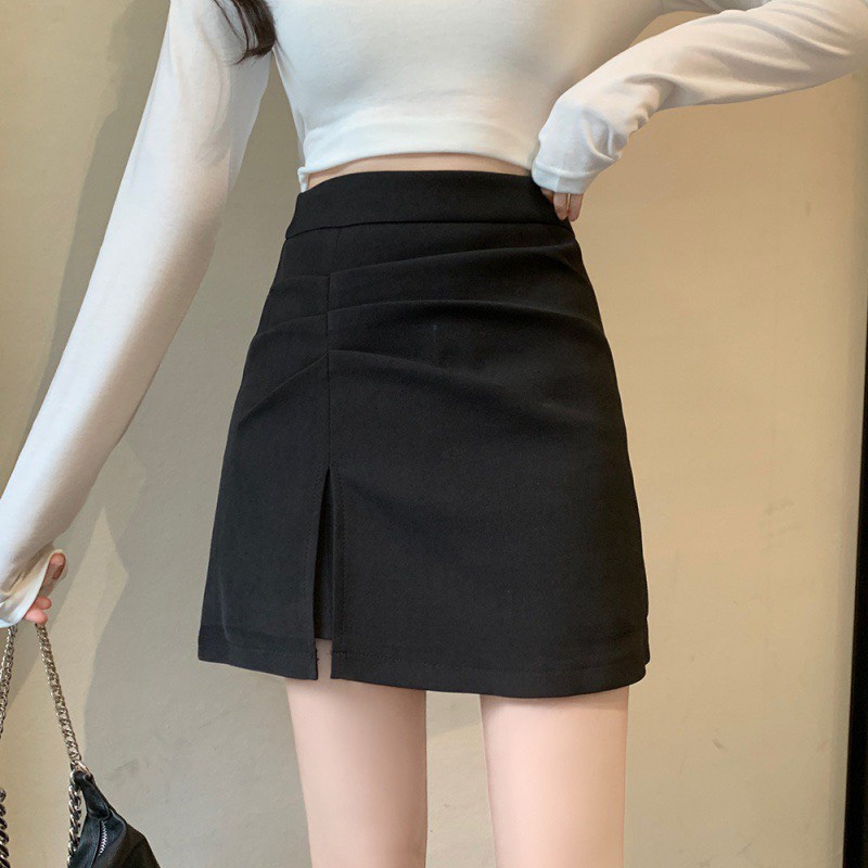 Chân váy ngắn xếp ly Glandie kiểu dáng trẻ trung, có quần lót trong.