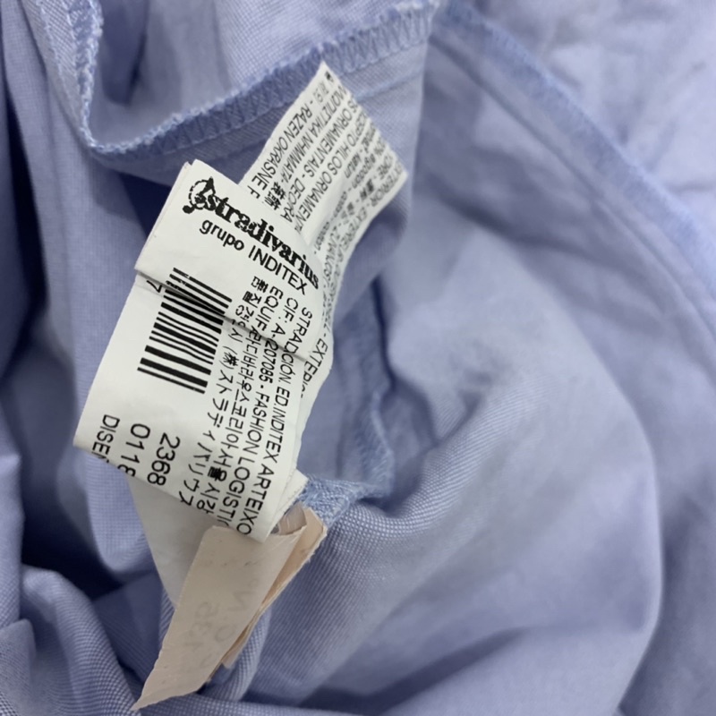 Đầm Stradivarius denim thêu hoa