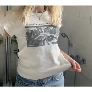 Brandy Melville Hailie Radio Silence Baby Top (Baby tee dáng ngắn Radio Silence highteen màu trăng Brandy Melville)