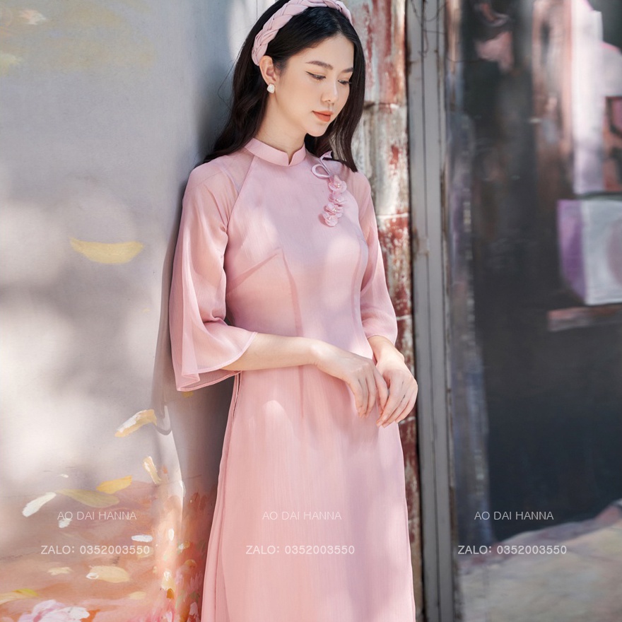 Áo Dài Cách Tân Đính Hoa Ngực Thiết Kế Tay Lửng 4 Tà , Nhẹ Nhàng Trẻ Trung Hiện Đại