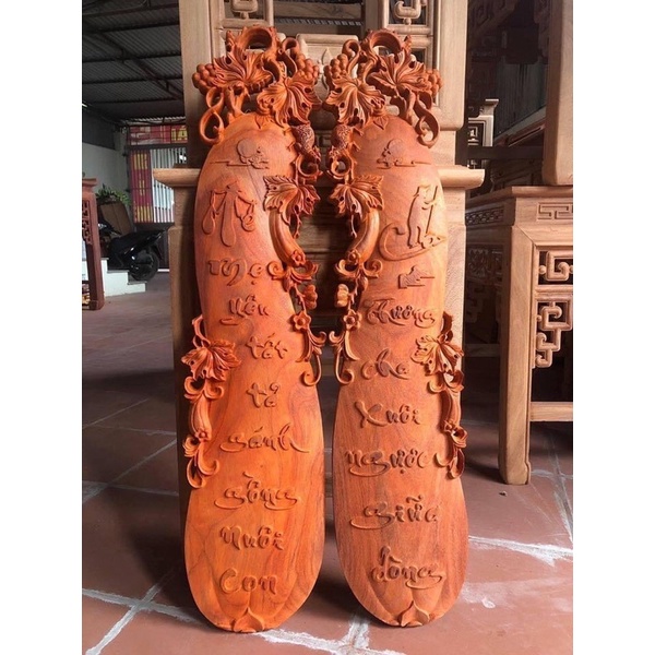 Tranh lá chuối câu đối cha mẹ làm từ gỗ hương . Trang trí bàn thờ gia tiên , nội thất gia đình , quà tặng cha mẹ