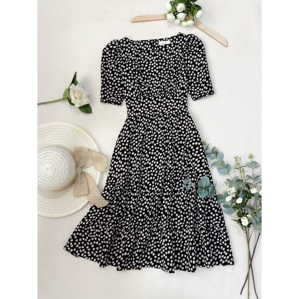 Đầm Midi cổ thuyền tay phồng, phối nẹp eo, thắt nơ sau, tùng phối bèo, có túi hông _ D2.790 _ Đen Bông Kem
