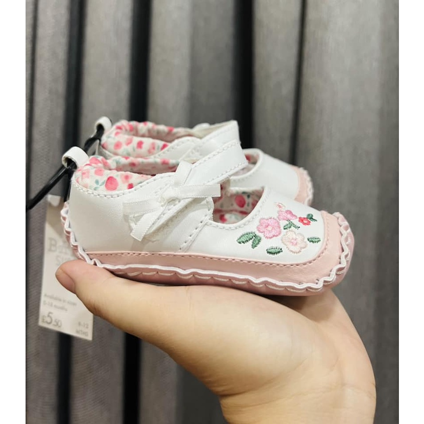 Giày tập đi thêu hoa Matalan UK