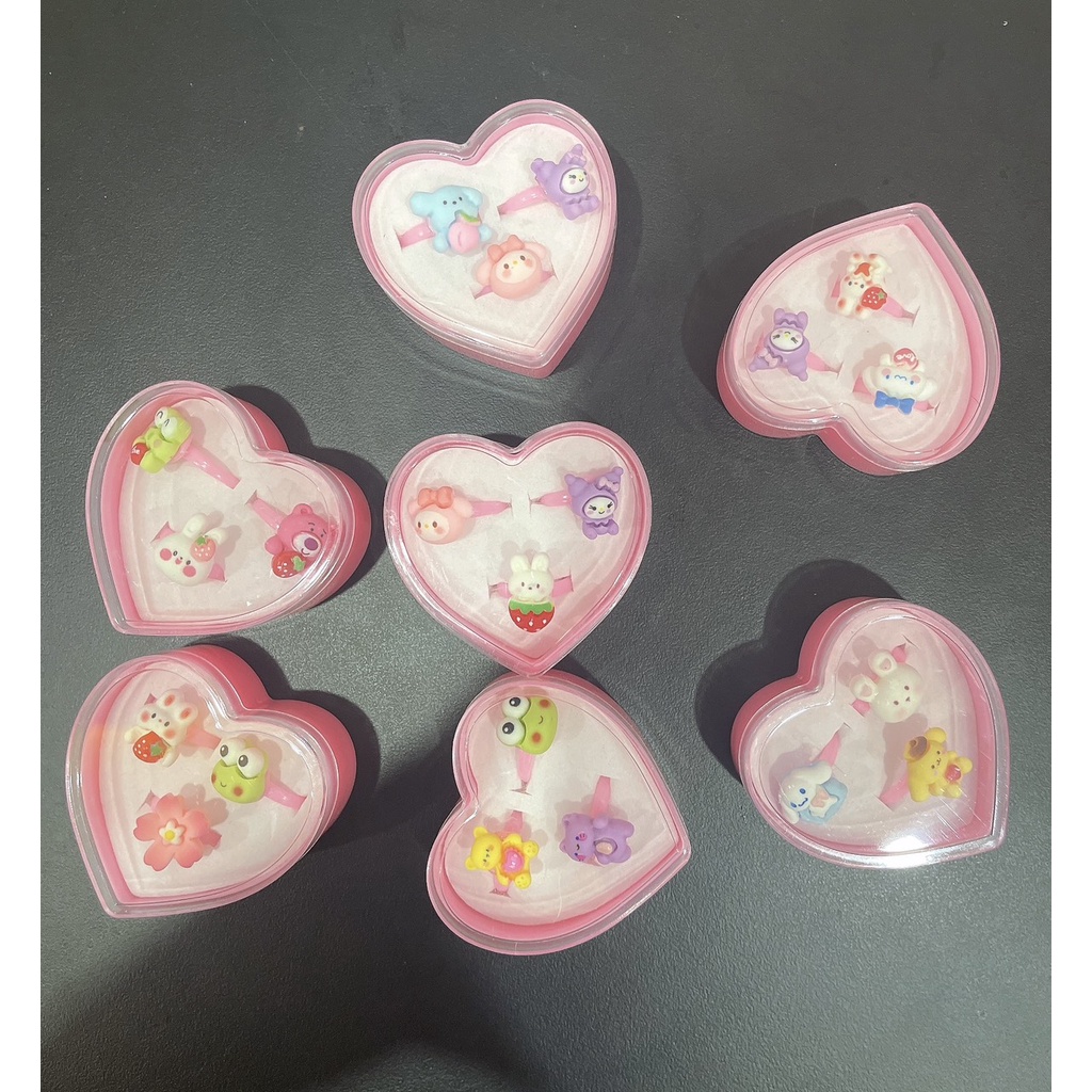 Hộp 3 Nhẫn Nhựa Hoạt Hình Dễ Thương Trái Tim Quà Tặng Cho Bé Cute