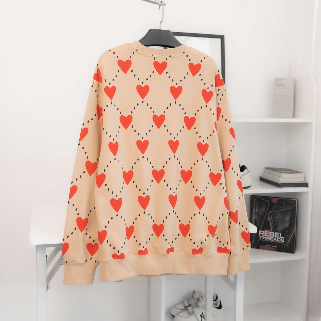 Áo nỉ M/L/B họa tiết monogram hình trái tim dành cho các cặp đôi và cả FA