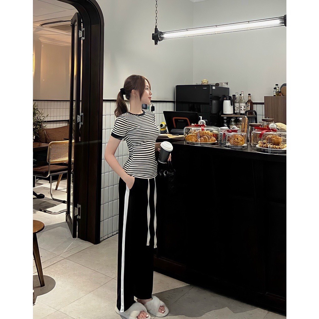 Sét đồ nữ gồm áo thun kẻ cộc tay cổ tròn và quần ống rộng, sét áo cho nữ hai màu đen nâu kẻ