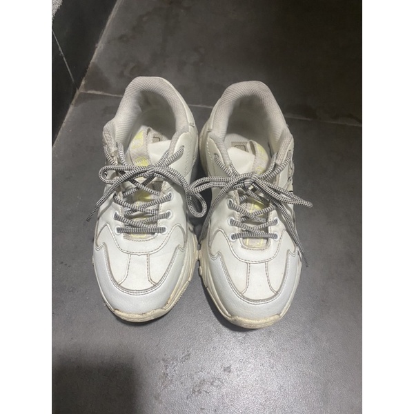 Thanh lý giày thể thao size 35 đế cao 5cm hàng mới 90%