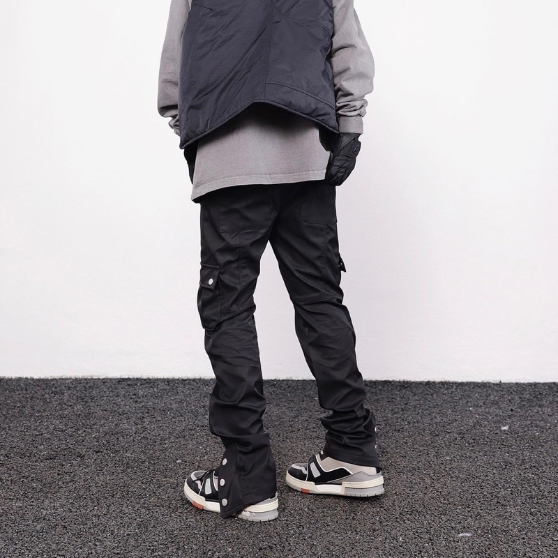 Quần Kaki Zip dáng suông phối cúc bấm ss2023