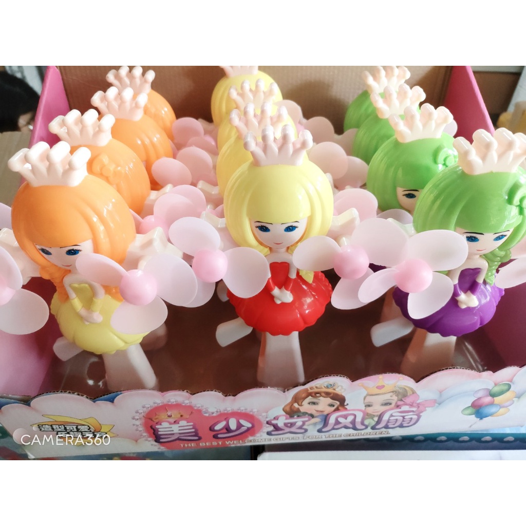Quạt Cầm Tay Mini Công Chúa Tiện Dụng Hoạ Tiết Dễ Thương Cho Bé Monshop vpp