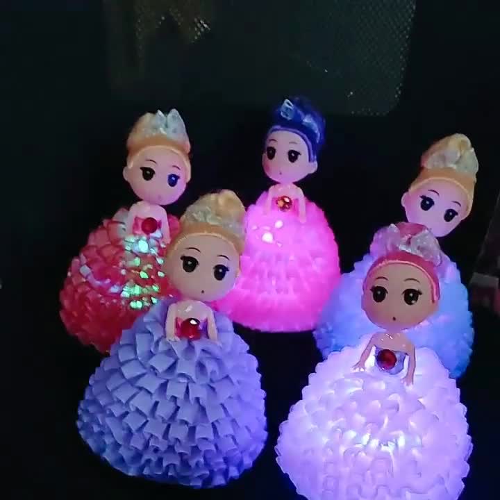 Đồ chơi búp bê, đồ chơi mô hình công chúa có đèn và nhiều màu dễ thương cho bé gái