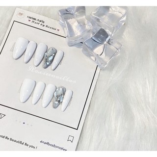Móng up nailbox trắng trơn thêm gắn đá sáng