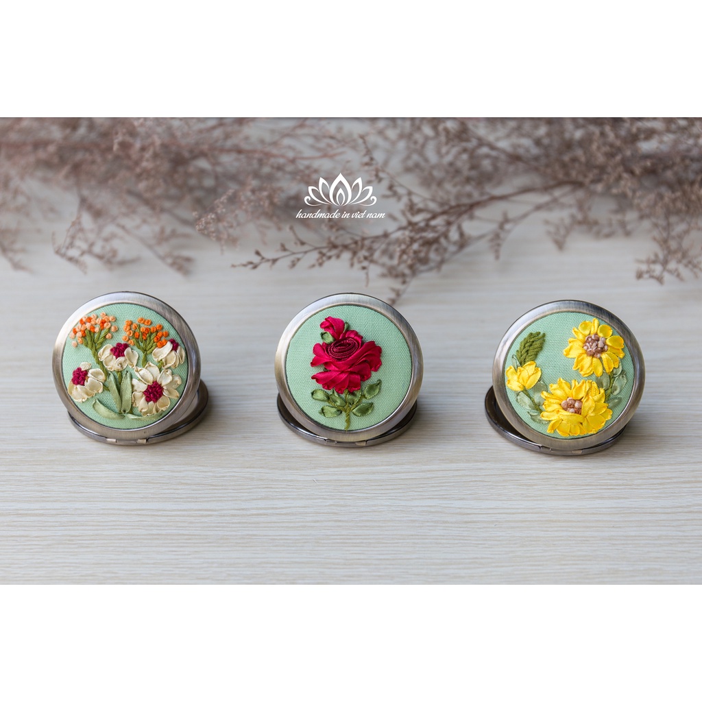 Gương cầm tay mini handmade nhỏ gọn,thêu hoa handmade món quà tặng độc đáo