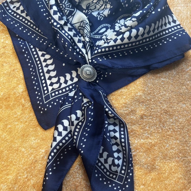 Khăn bandana lụa hình con ngựa size 70x70cm - Maben