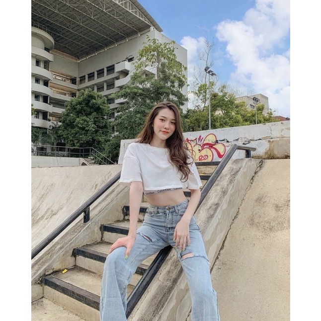 Quần Jeans Suông Xanh Nhạt Rách Đùi