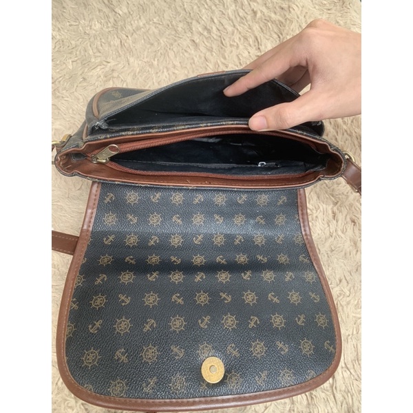 Túi chuẩn si. Túi qua sử dụng. Khách vui lòng xem hình nếu muốn biết thêm thông tin sản phẩm mời khách vô chat . Thanks.