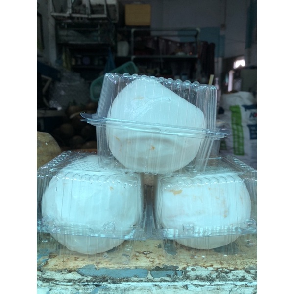 Cơm dừa nguyên trái còn nước kiểu Thái Lan