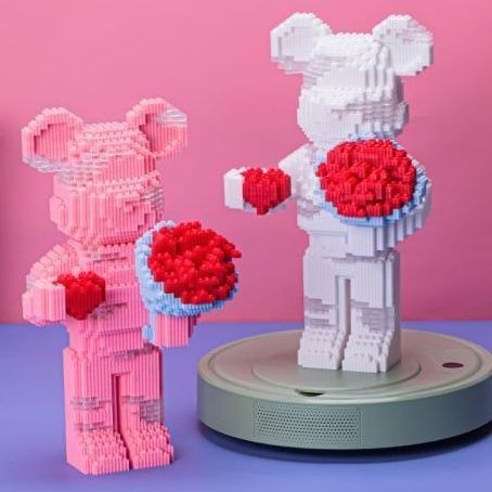 Mô Hình Lắp Ráp Gấu Bearbrick Ôm Hoa Có Đèn Dễ Thương Cho Bé