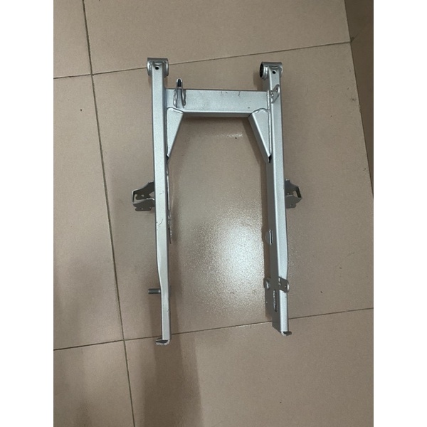 càng sau xe máy cúp kiểng đời mới