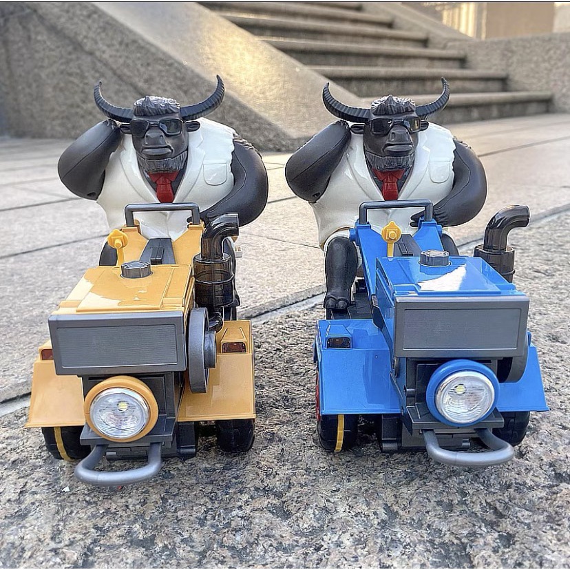 Đồ chơi Trâu vàng chạy máy cày ngộ nghĩnh có nhạc và đèn, di chuyển nhanh, đồ chơi mới nhất 2023