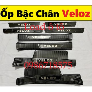 Ốp Nẹp Bước Chân Xe Toyota Veloz 2022-2024 Mẫu Titan Cao Cấp Trong Và Ngoài