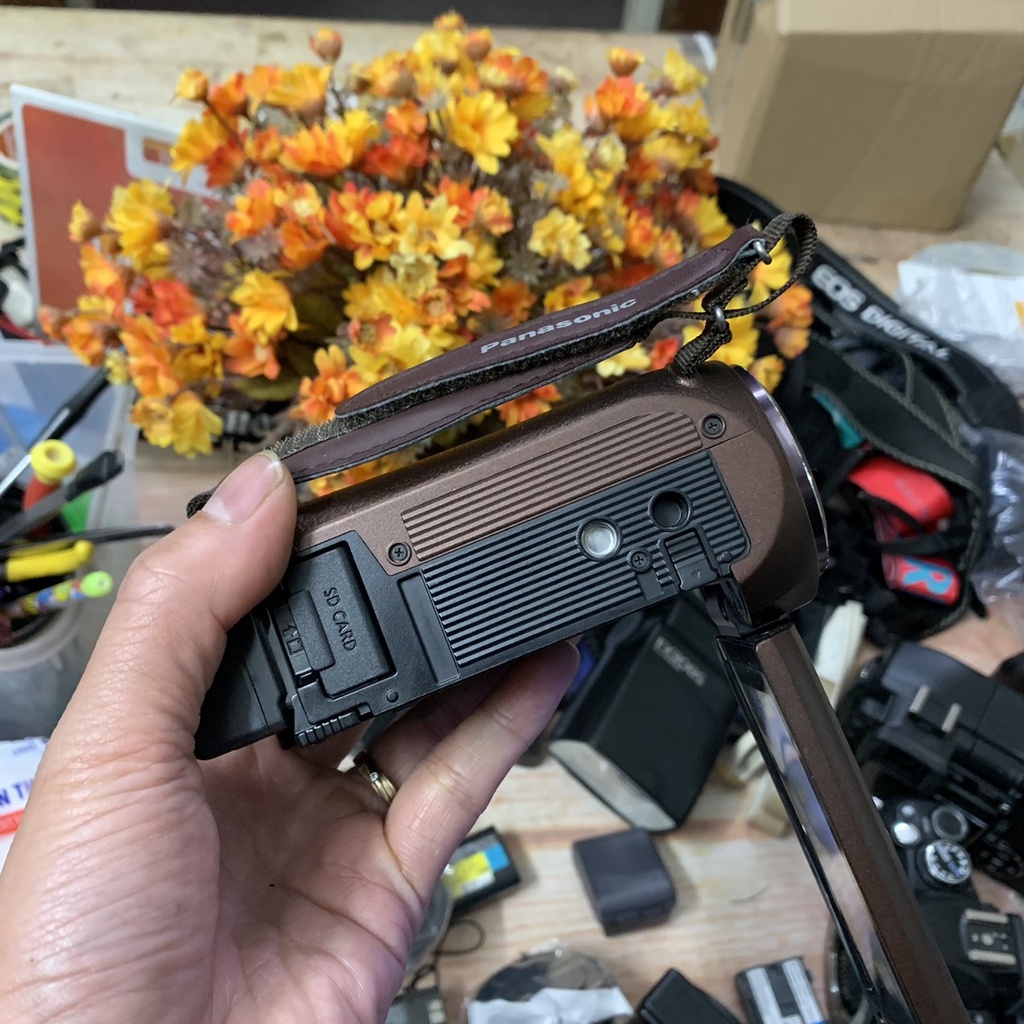 Máy quay phim Panasonic HC-W570M zoom 90X, 2 camera