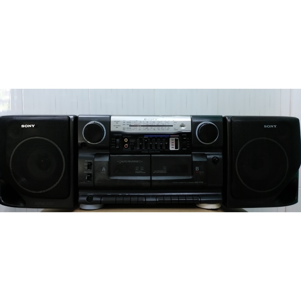 Radio cassette Sony CFS-777S đồ cũ nghe hay ok 100% ( có đường line gắn điện thoại vào )