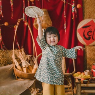 [Mẫu mới 2023] Áo dài truyền thống cho bé gái chất liệu thô cào bông cao cấp, họa tiết hoa nhí nền xanh, quần nhung vàng