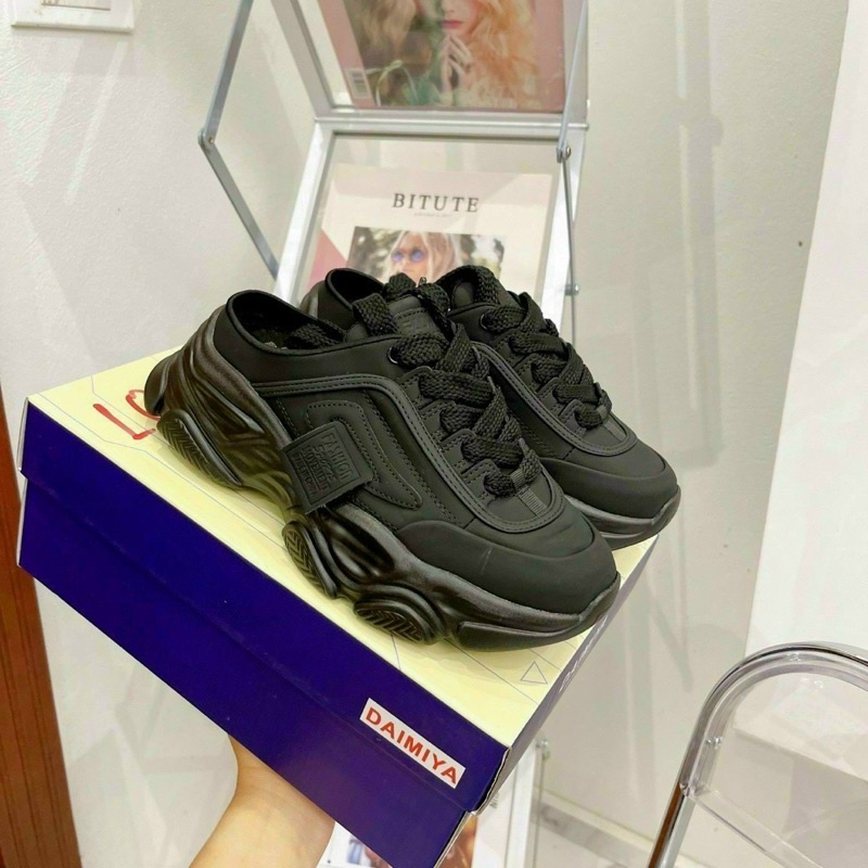 Sục thể thao nữ siêu nhẹ đế bánh mỳ 4-5 - sẵn đen- kem