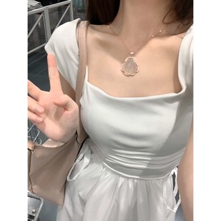 Đầm trắng cổ vuông dáng dài