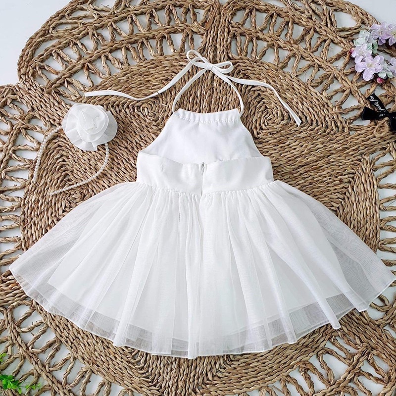 Đầm Yếm Trắng Tiểu thư Xinh Kèm Cài Ngọc Cho Bé Gái