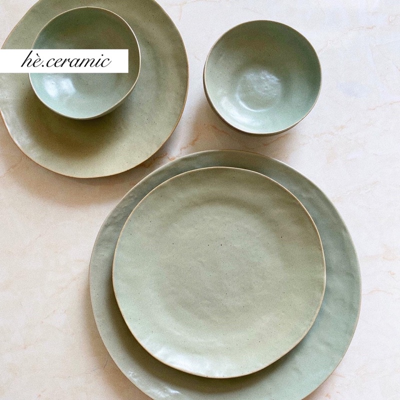 HÈ.CERAMIC / Bộ Chén Dĩa Tiny Pepper - Green. Bộ chén dĩa màu xanh bơ phong cách mộc mạc. Gốm sứ men tiêu màu xanh lá.