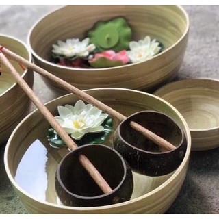 Gáo dừa dùng trong gội dưỡng sinh