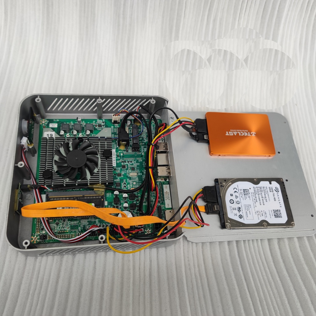 Cây máy tính mini PC mini vỏ nhôm bạc - intel J1900 ram4G SSD120G