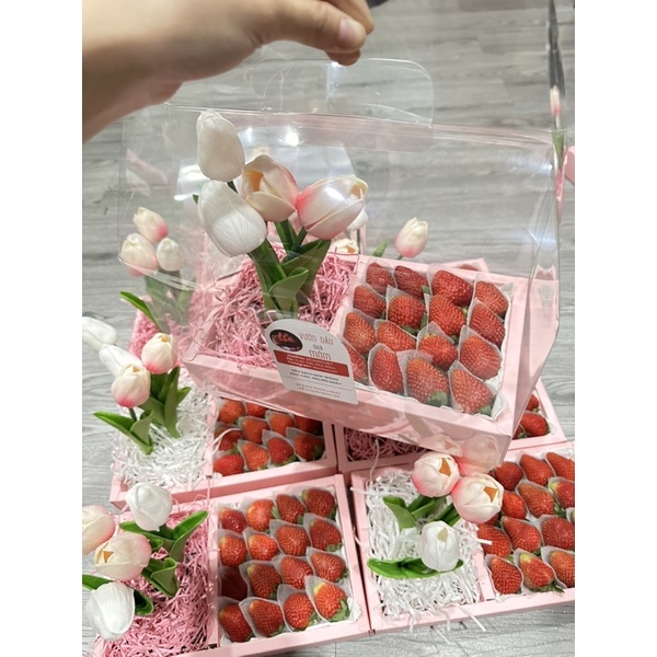 Set quà Hoa và Dâu nhật thơm ngọt
