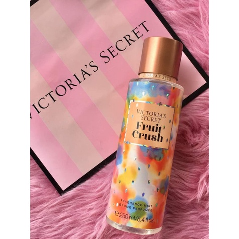 ✨ Xịt thơm Body Mist 𝐕𝐢𝐜𝐭𝐨𝐫𝐢𝐚'𝐬 𝐒𝐞𝐜𝐫𝐞𝐭 𝐅𝐫𝐮𝐢𝐭 𝐂𝐫𝐮𝐬𝐡