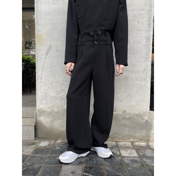 Bộ đồ Martell gồm crop blazer và trousers